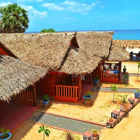 Silver Beach Hotel Тринкомалі Екстер'єр фото