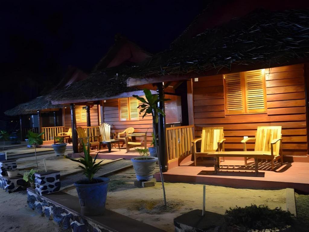 Silver Beach Hotel Тринкомалі Екстер'єр фото