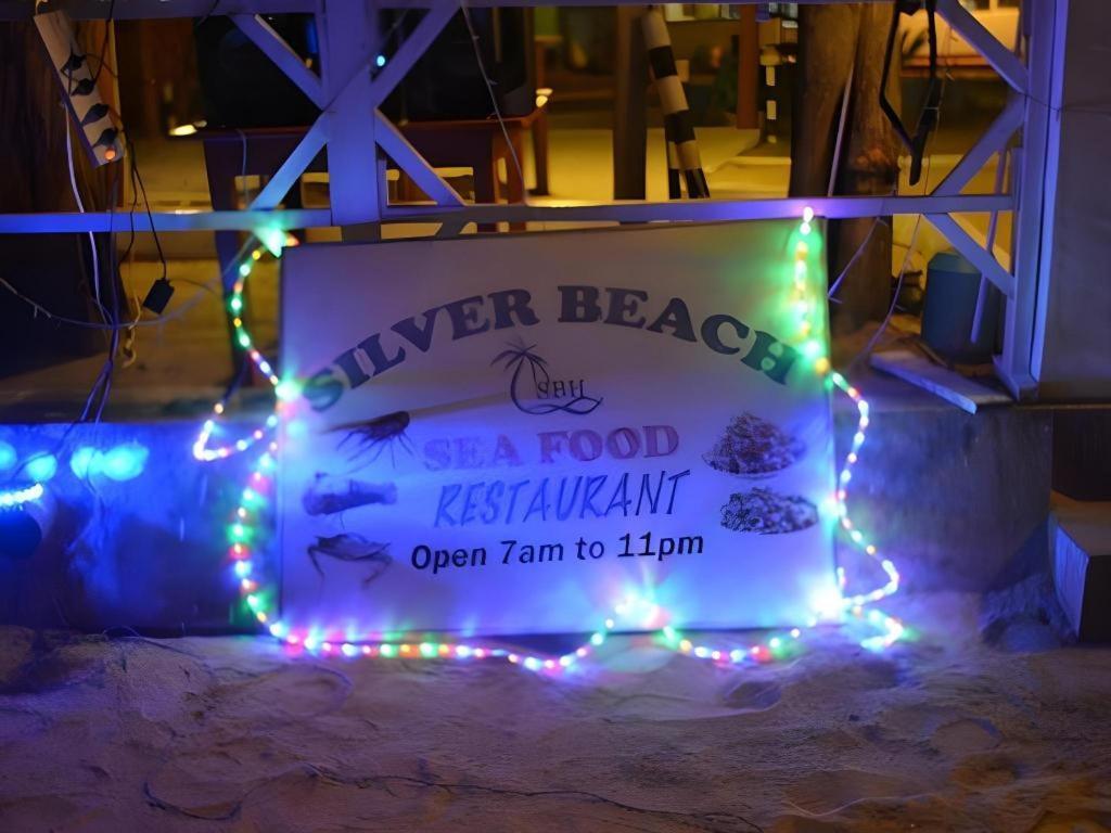 Silver Beach Hotel Тринкомалі Екстер'єр фото