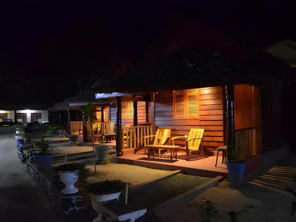 Silver Beach Hotel Тринкомалі Екстер'єр фото