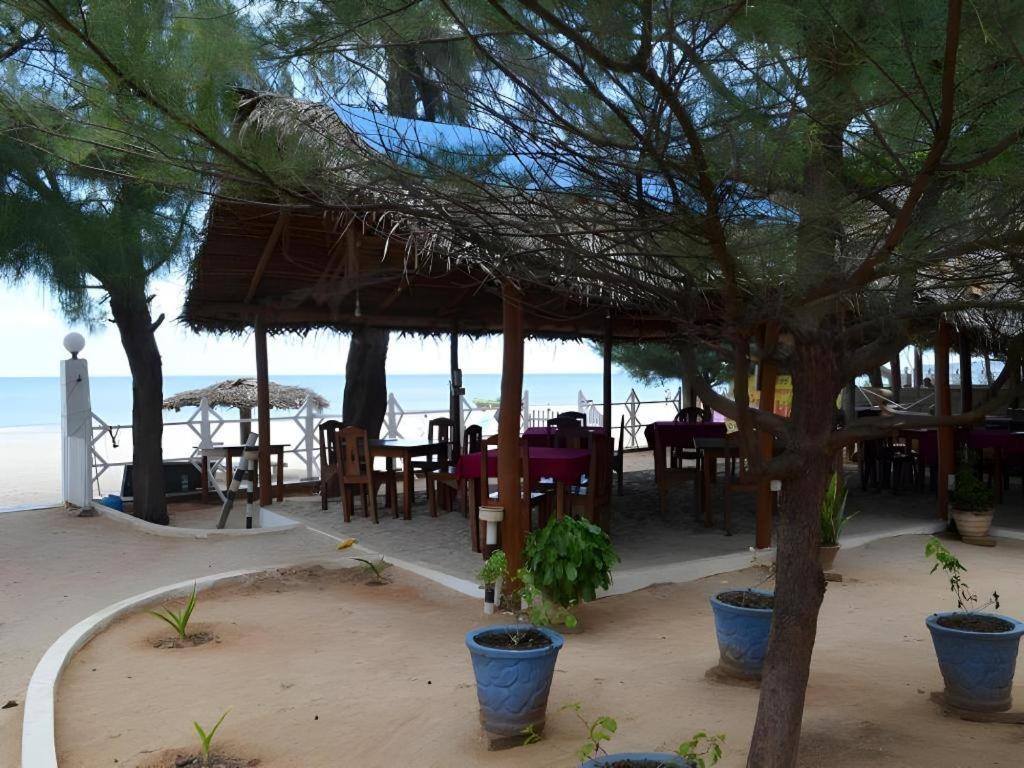 Silver Beach Hotel Тринкомалі Екстер'єр фото