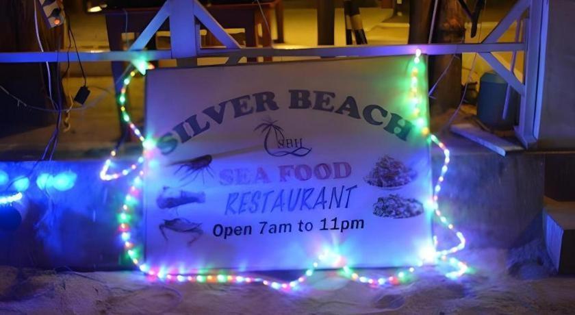 Silver Beach Hotel Тринкомалі Екстер'єр фото